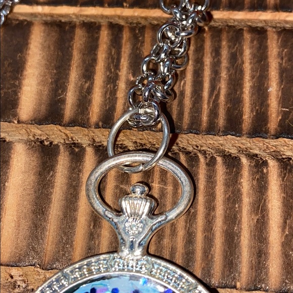 Painted resin pendant necklace - Picture 3 of 5